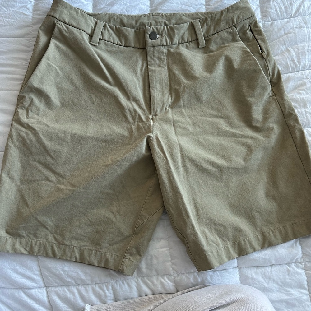 Lululemon Athletica Men's Tan Flat Front Shorts